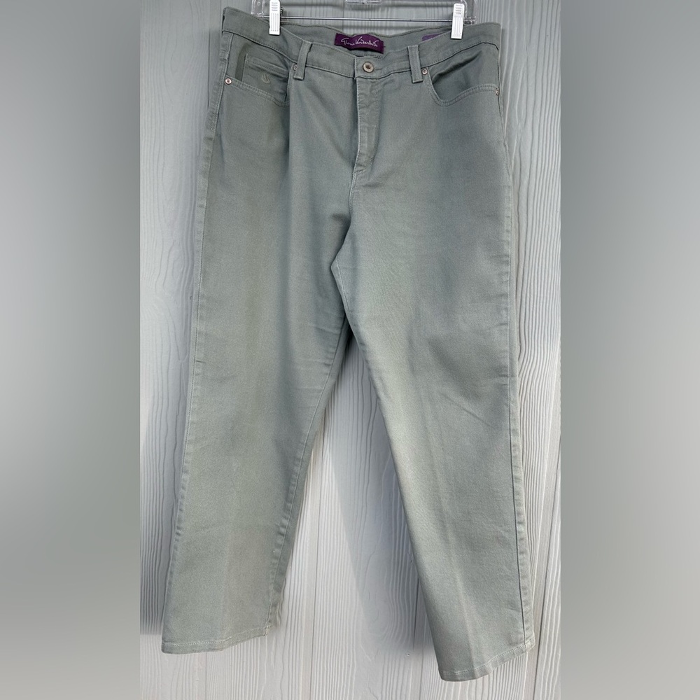 86. GLORIA VANDERBILT AMANDA Women's Mid Rise Straight Leg Jeans